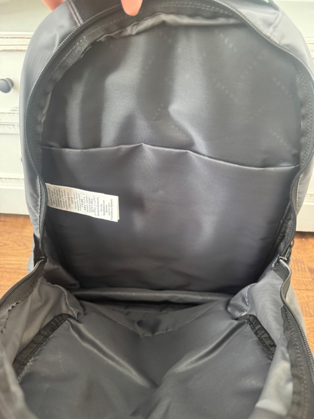 NWT Oakley 28L Sport Backpack Forged Iron FOS901244 Travel Bag - Picture 7 of 9